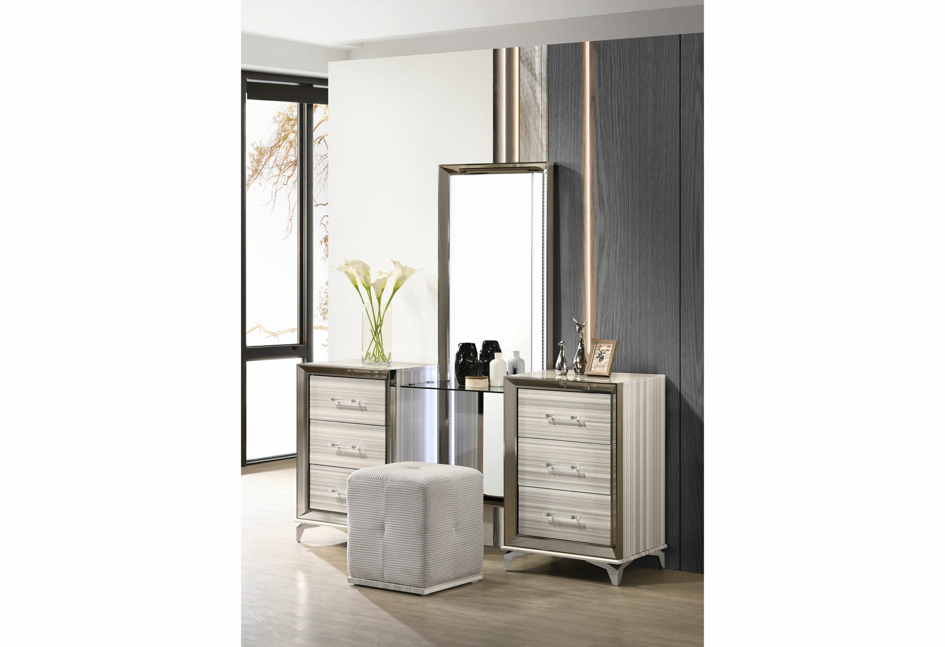 ZAMBRANO WHITE VANITY (1/CN)